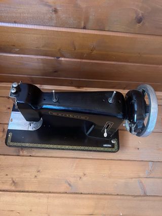 Máquina de coser Wertheim antigua