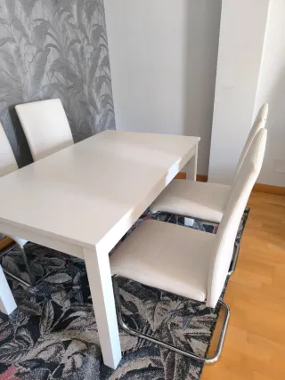 Juego de 4 sillas de salón blancas