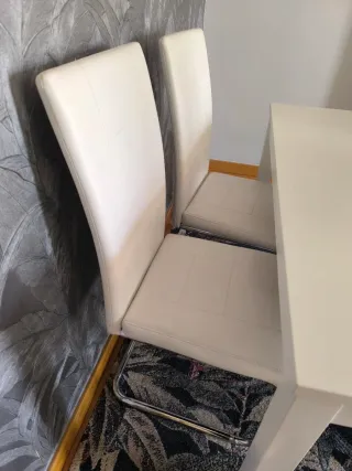 Juego de 4 sillas de salón blancas