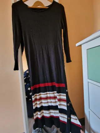 Vestido largo elástico negro con rayas