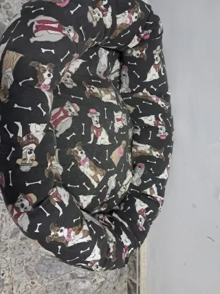 Cuccetta per cani con stampa di cani