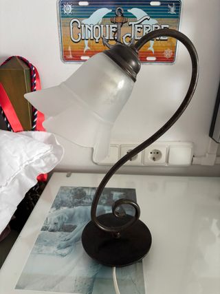 Lámpara de mesita de noche