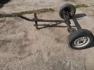 Eje de remolque con rueda y gato