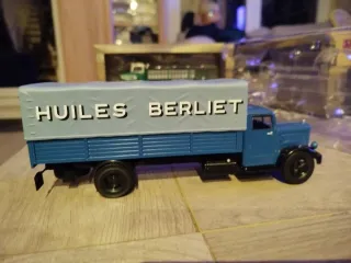 Camión Berliet GDC 1/43 Ixo