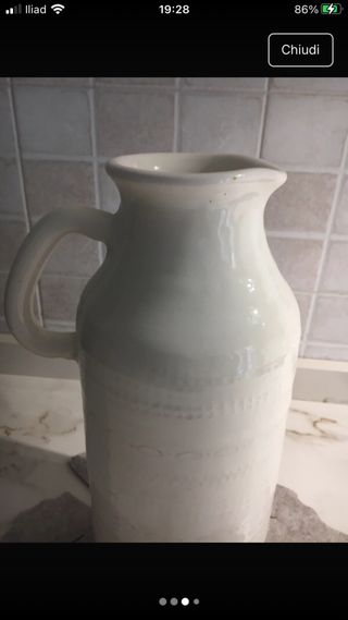 Brocca in ceramica bianca