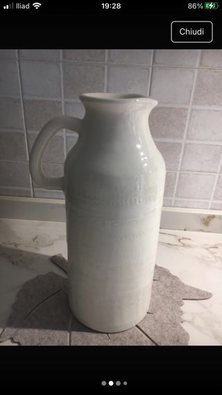 Brocca in ceramica bianca