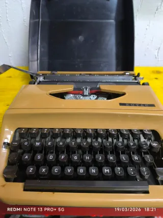 Máquina de escribir KOVAC