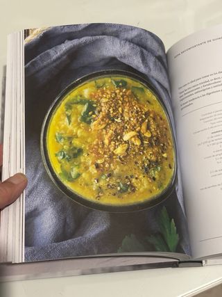 Libro de gastronomía vegana Ama, come,vive, brilla