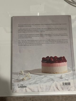 Libro de gastronomía vegana Ama, come,vive, brilla