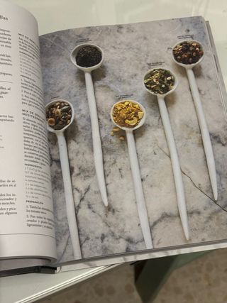 Libro de gastronomía vegana Ama, come,vive, brilla