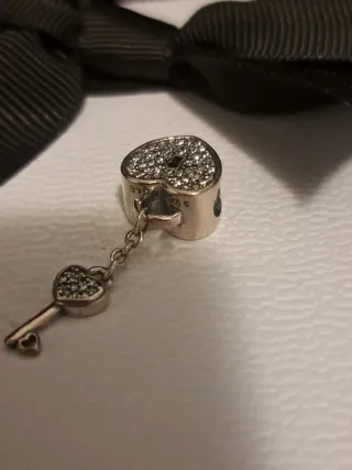 Charm cuore con chiave