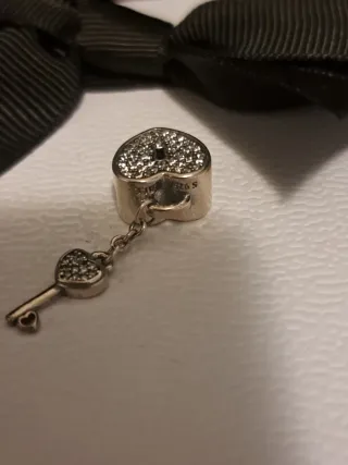 Charm cuore con chiave