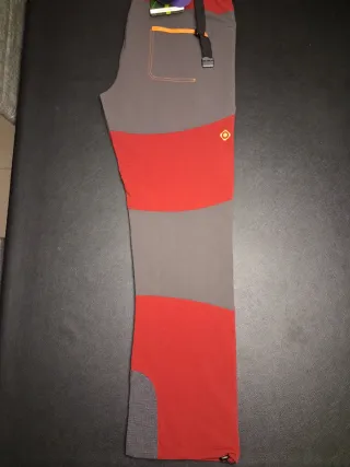 Pantalones Izas Trekking Gris y Rojo