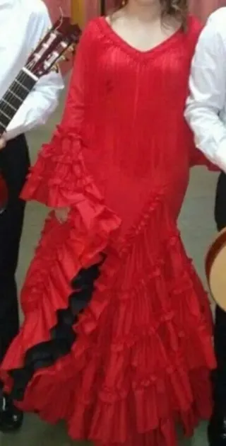 Traje de flamenca rojo con volantes