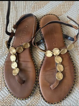 Sandalias cayartis Marrones