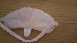 Antifaz para dormir con un conejo