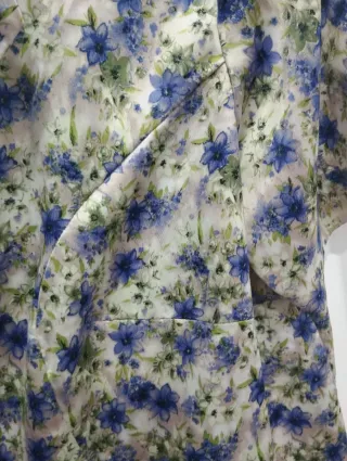 Blusa vintage floral azul y multicolor