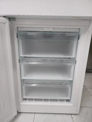 NAVARRA marca MIELE NO FROST