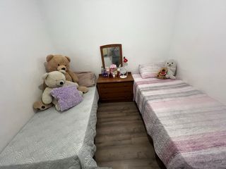 Muebles varios: Armario, Sofá, Cama, Mesa
