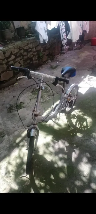 Bicicleta plegable plateada