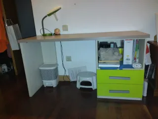 Armario juvenil y mesa de estudio