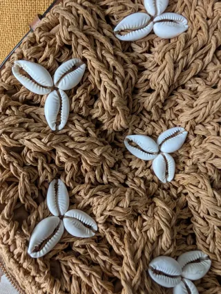 Bolso redondo Parfois conchas