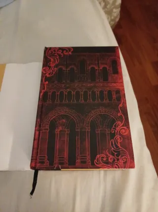 Las tinieblas y el alba / The Evening and the M...