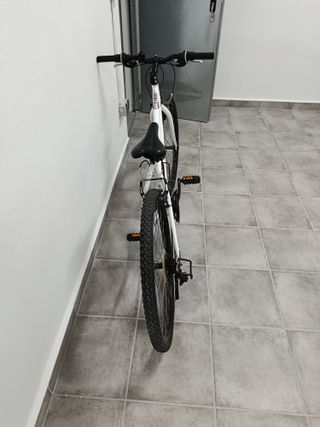 Bicicleta infantil blanca