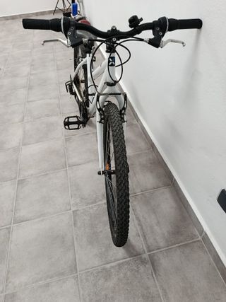 Bicicleta infantil blanca