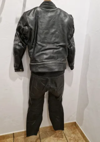 Mono de moto talla 44 de chaqueta y pantalón 46