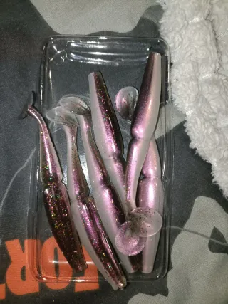 Señuelos de pesca brillantes