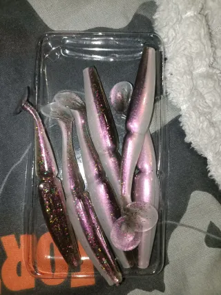 Señuelos de pesca brillantes