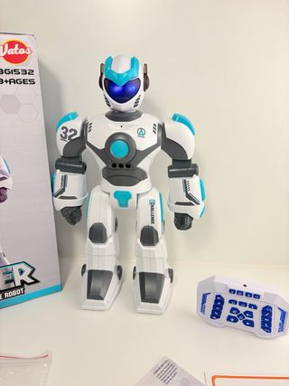 Robot Inteligente Attacker con Mando y Luces