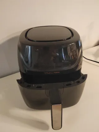 Freidora de aire Russell Hobbs negra