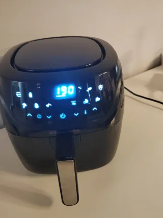 Freidora de aire Russell Hobbs negra