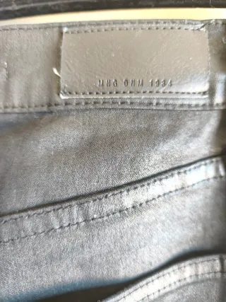 Pantalón negro MANGO