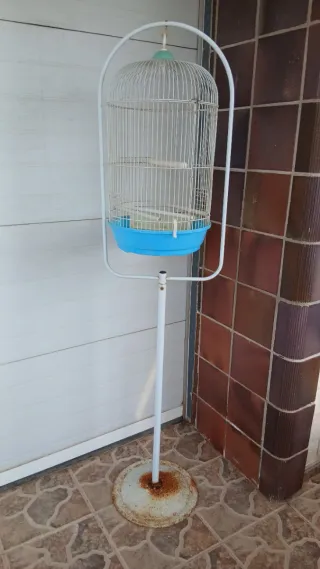 Jaula para pájaros con soporte