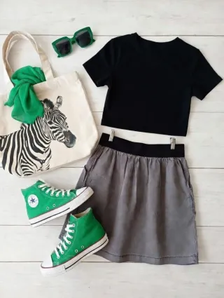 Falda gris plisada cintura elástica Talla M