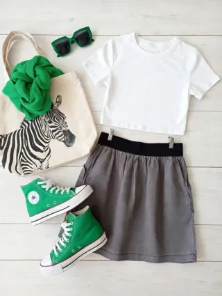 Falda gris plisada cintura elástica Talla M