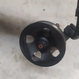 Bomba Dirección Kia Carens 2007