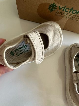 Zapatos Victoria Barefoot Niña Beige