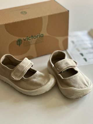 Zapatos Victoria Barefoot Niña Beige