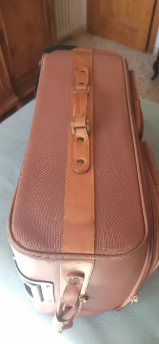 Maleta beige, 2 ruedas, asas de piel. Emilio Tucci