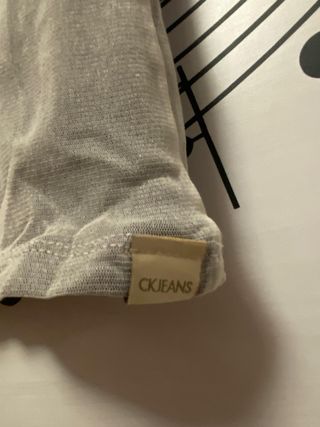 Top Calvin Klein Y2K sin mangas