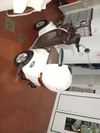 Scooter eléctrica 4 ruedas seminueva