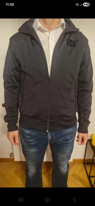 Chaqueta Zara con logo 'ICE'