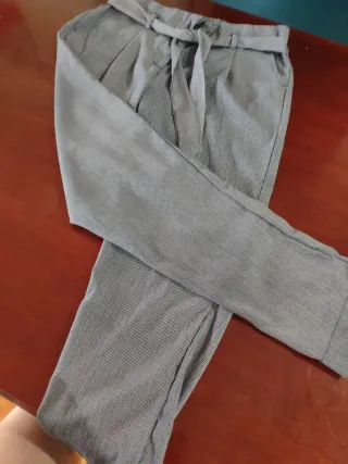 Pantalón rayas azul y blanco con cinturón y pinzas