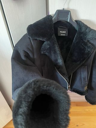 Chaqueta Pull&Bear negra pelo