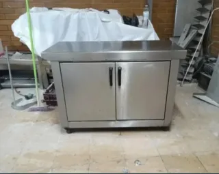 Mesa de acero inoxidable