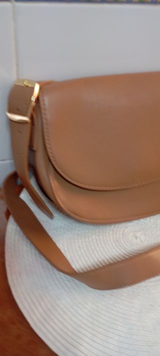 Bolso de mujer marrón y dorado